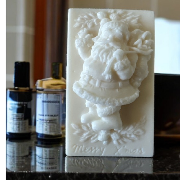 Hand Crafted Soap - Santa Claus Merry Xmas - Picture 3 of 4